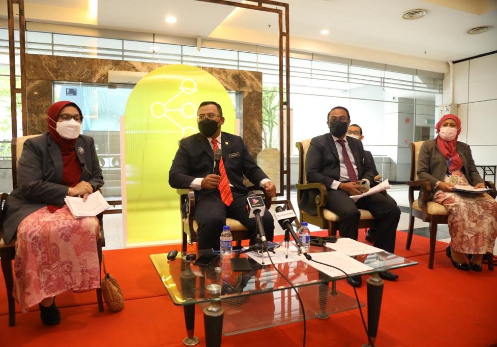 PEMBERIAN DOS PENGGALAK DI BAWAH PROGRAM SELVAX BOOSTER DAN PELAKSANAAN PROGRAM PENGURUSAN COVID-19 ASSESSMENT CENTRE (CAC) MELALUI APLIKASI SELANGKAH