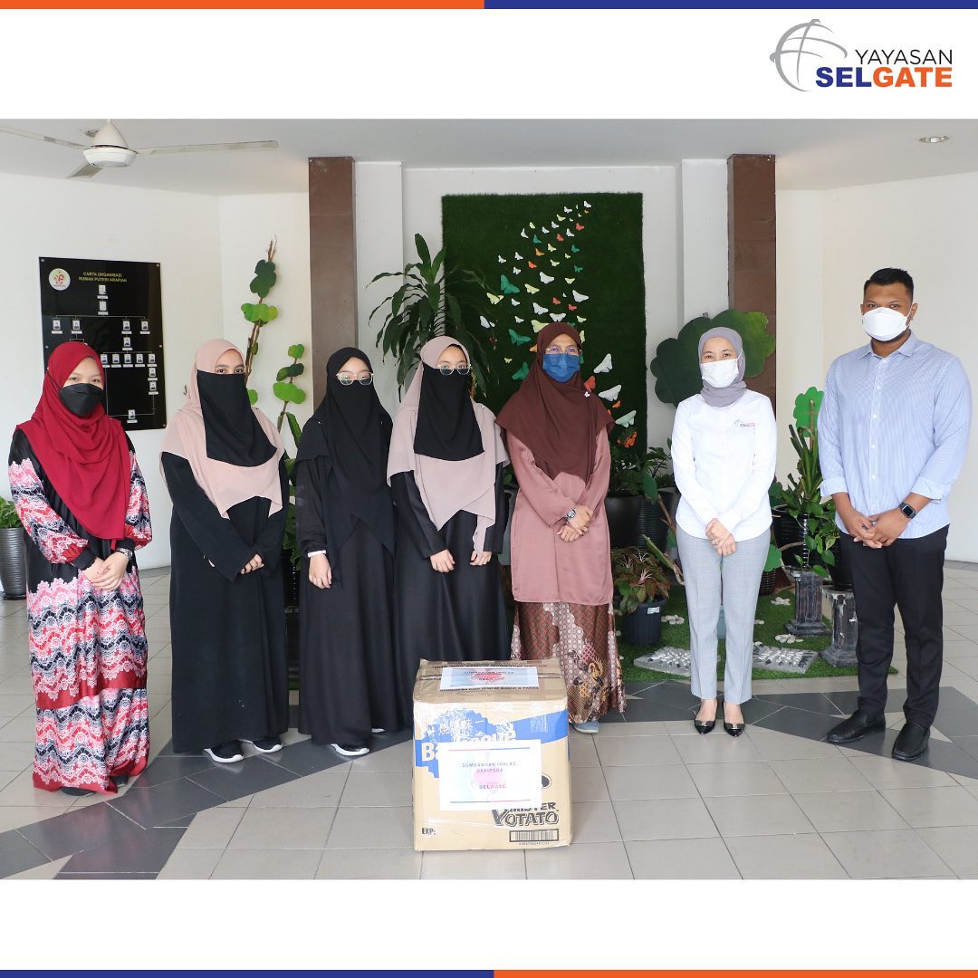 SUMBANGAN AMAL KE RUMAH PUTERI ARAFIAH